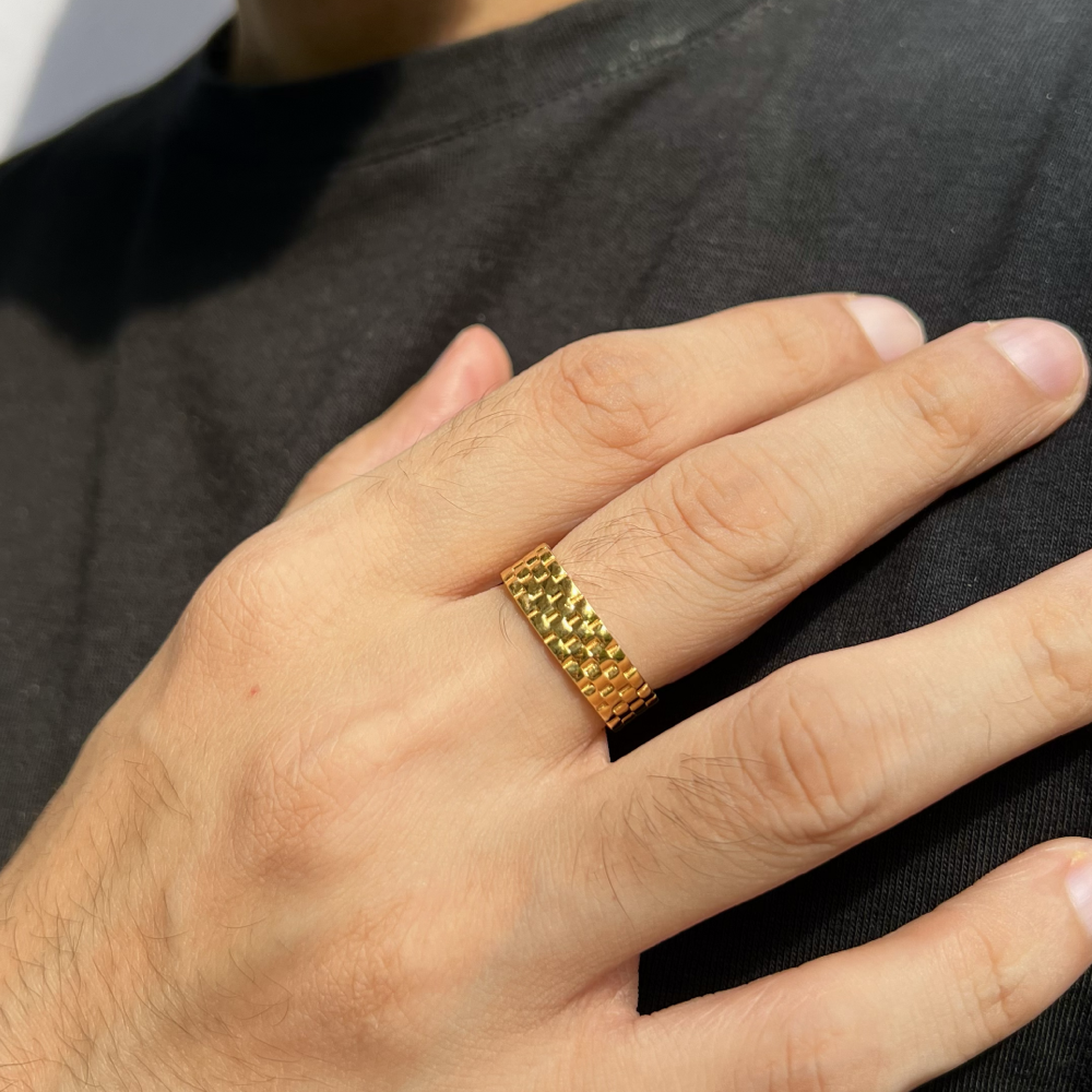 Premium AI Image | Gold Diamond Ring With Moon